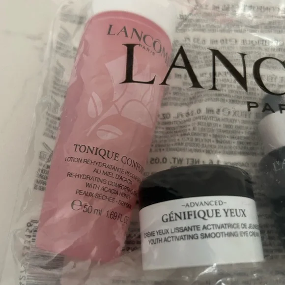 Lancôme Travel Gift Set with Tonique Confort Génifique Yeux Pearl L… - Picture 5 of 6
